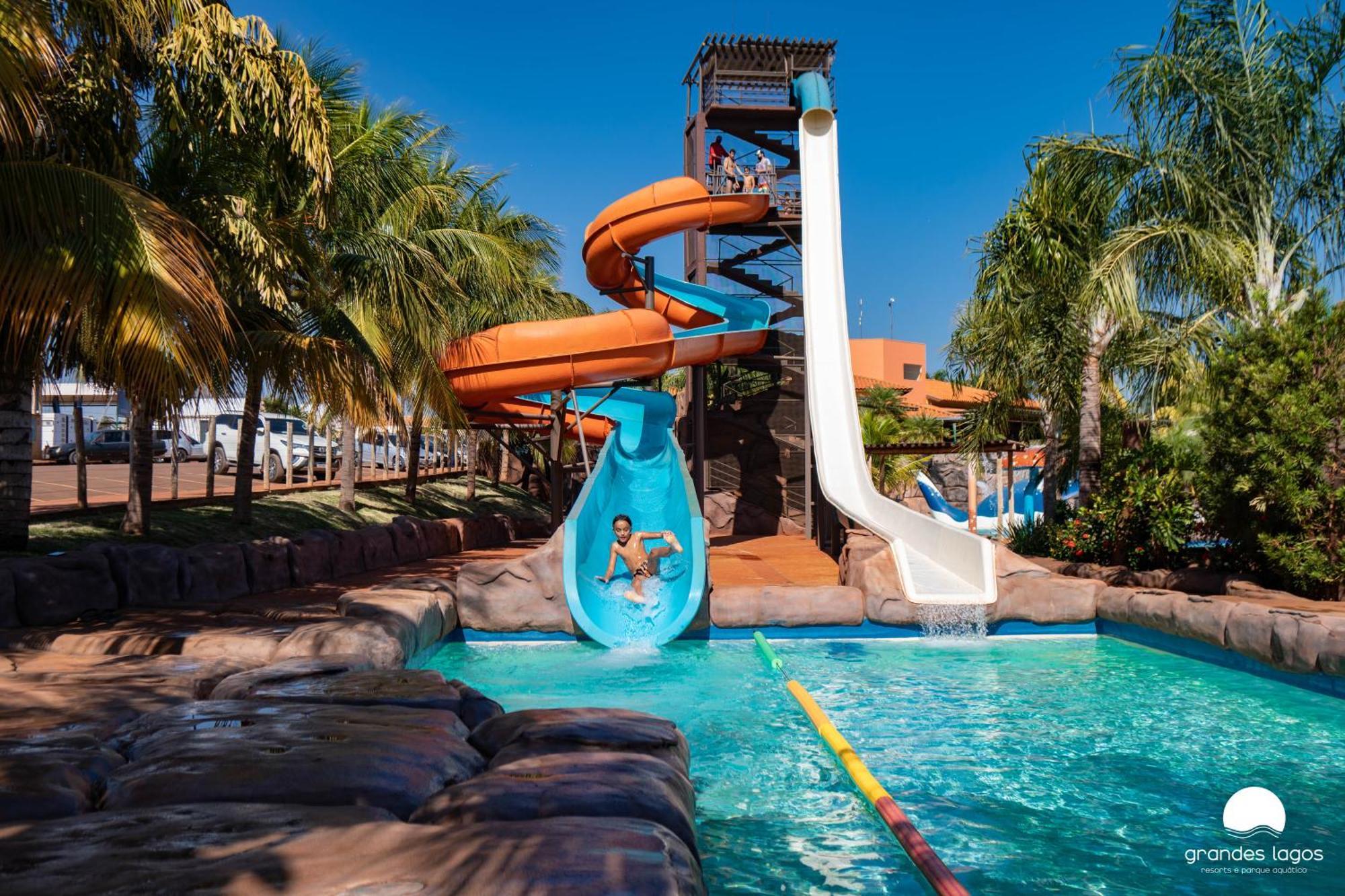 Grandes Lagos Resorts E Parque Aquatico Santa Clara d'Oeste Exterior foto